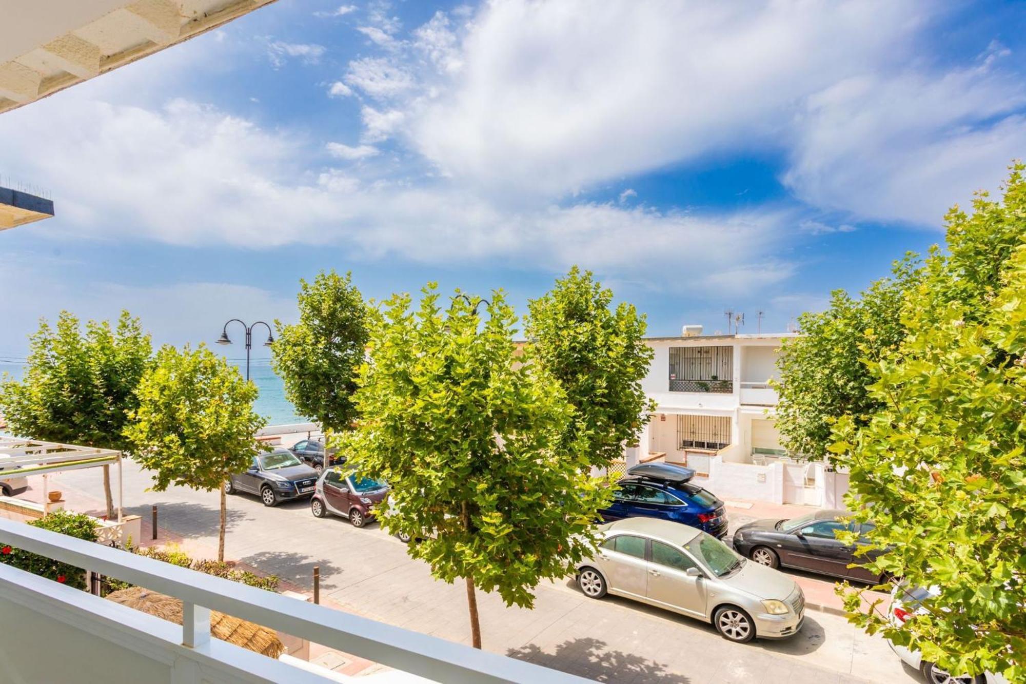 La Cala Beach Home - Beachfront Few Steps Away From Sandy Beach ลากาลาเดมิฮาส ภายนอก รูปภาพ